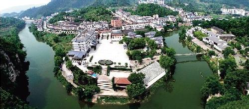 加快培育特色小鎮(zhèn)，著力搭建發(fā)展平臺